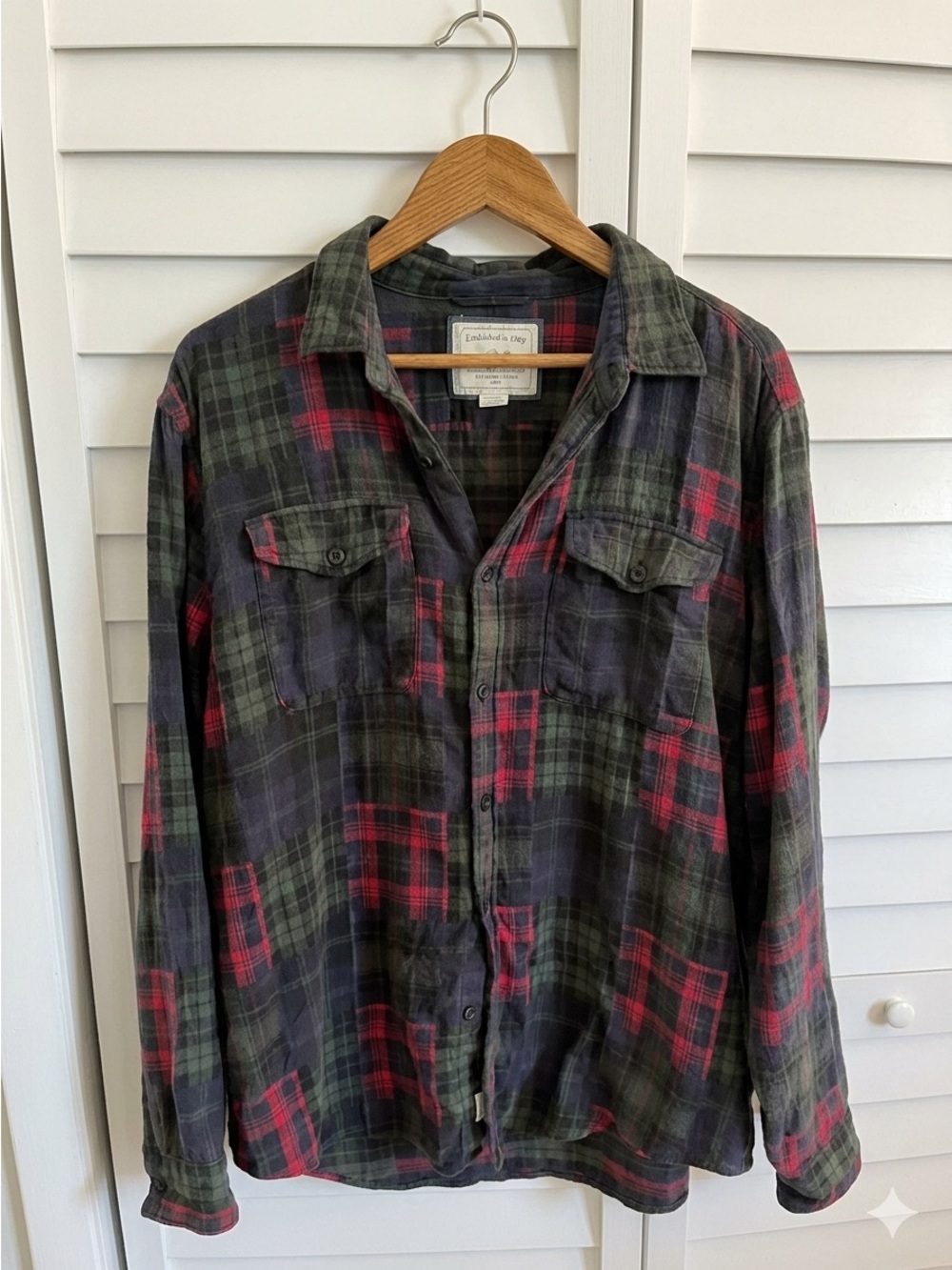 American Eagle Plaid Button-Up Shirt - Green & Red